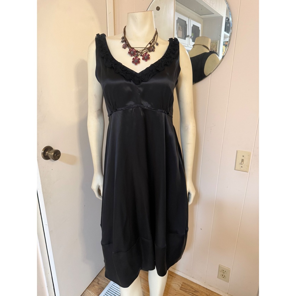 T Tahari Brielle Elegant 100% Silk Little Black Dress W/Tulip Hem Ruffles Sz 10